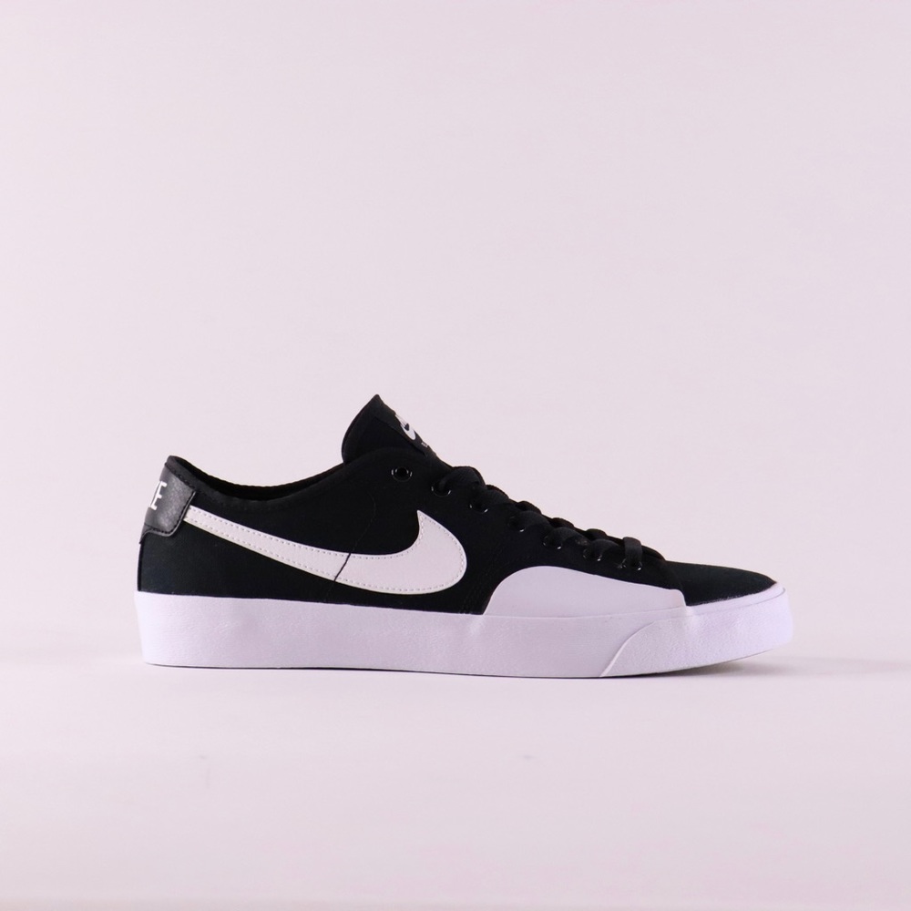 AUTHENTIC NIKE BLZR COURT SB